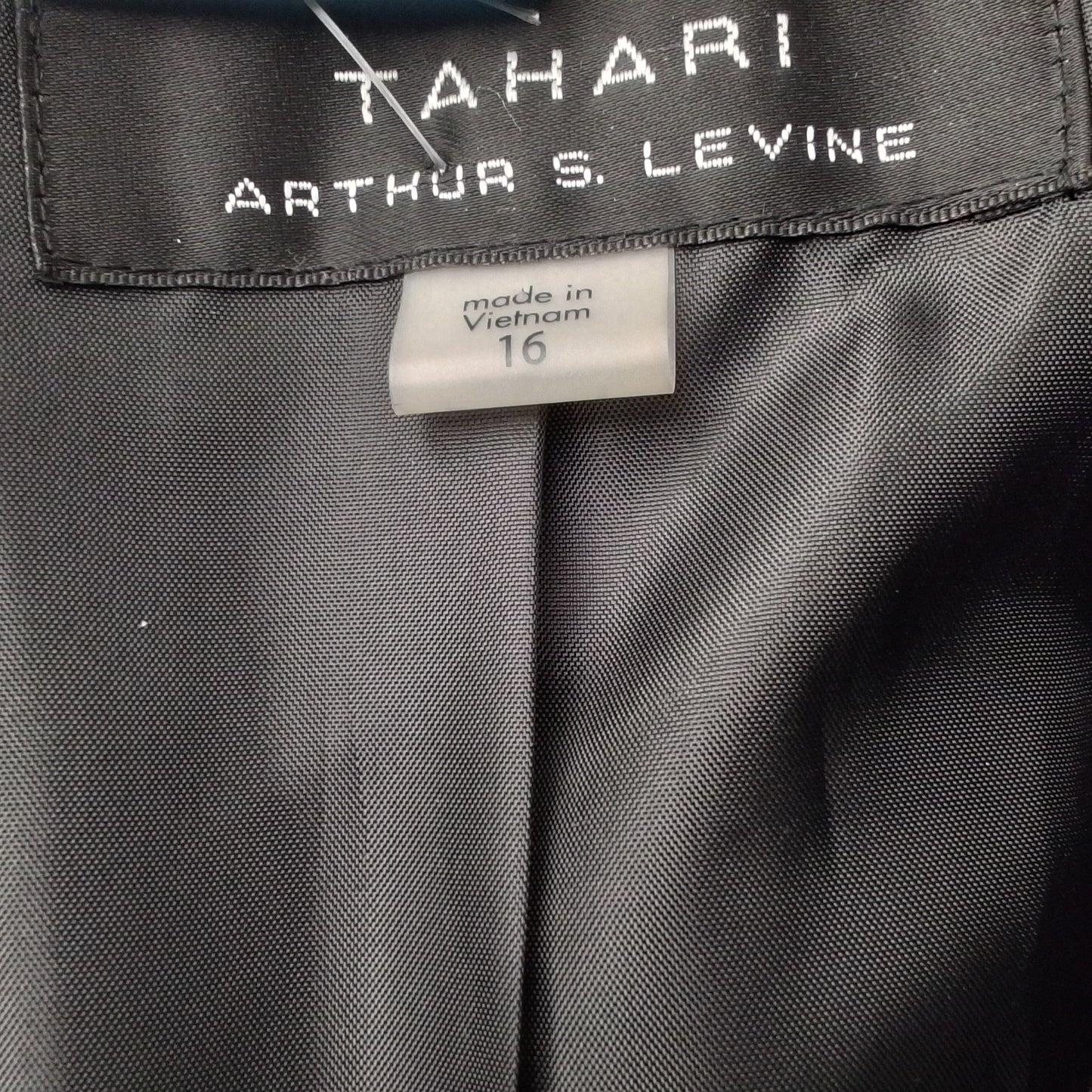 wonmen's Tahari jacket