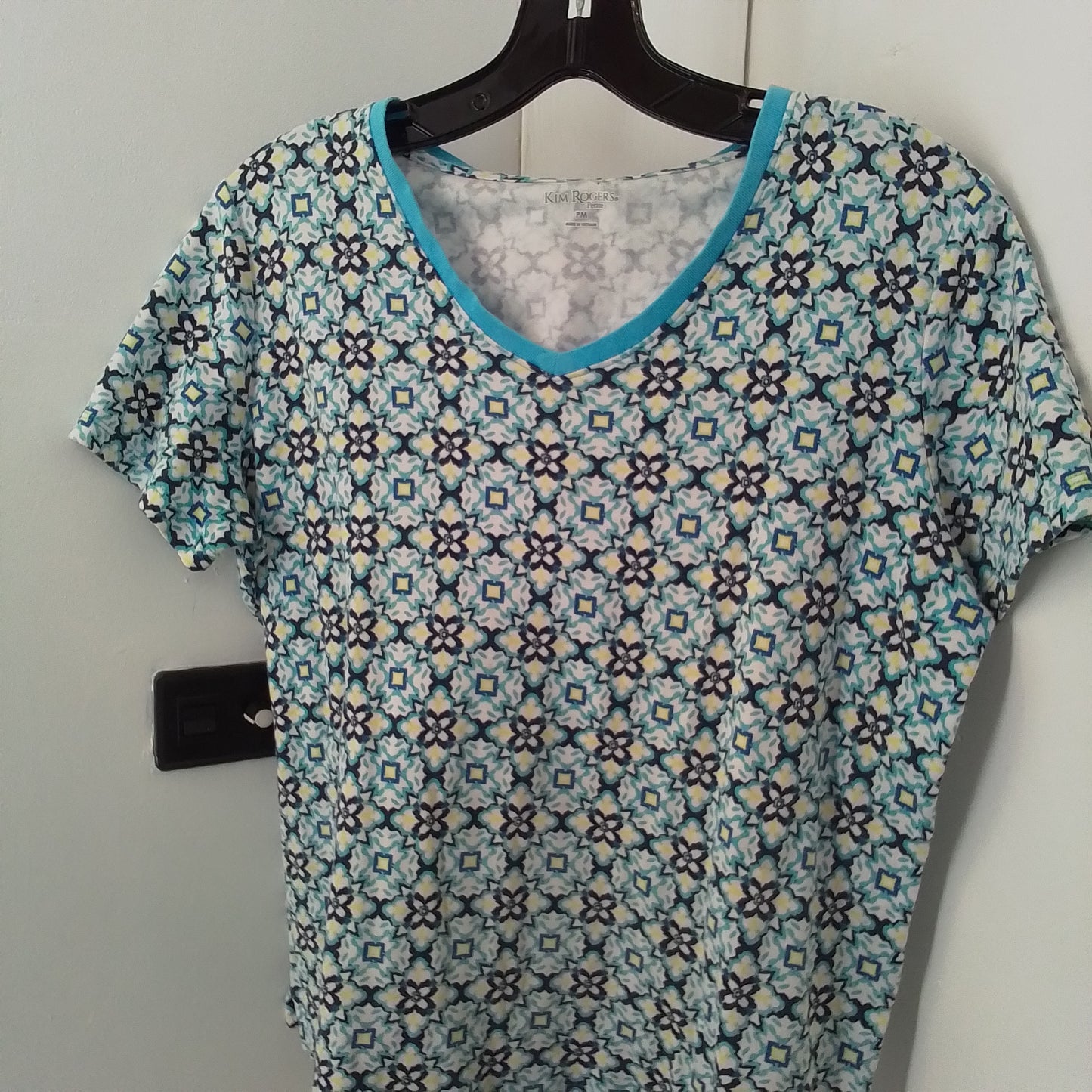 WOMEN'S KIM ROGERS V-neck T-shirt