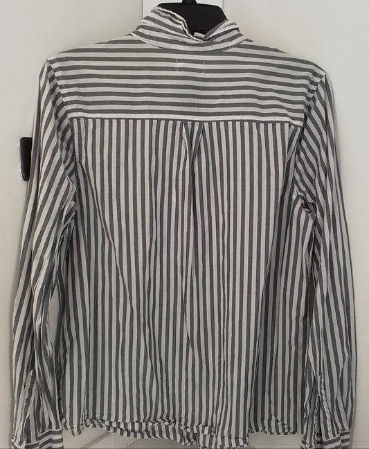 Kids Old Navy button up shirt L