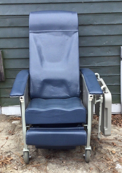 Invacare Deluxe Three-Position Patient Recliner, Model IH6065A/IH61