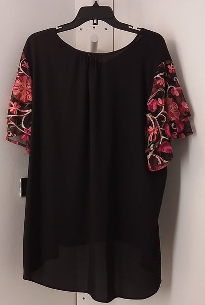 C Est 1946 Women's Black and Red Floral Patterned Top