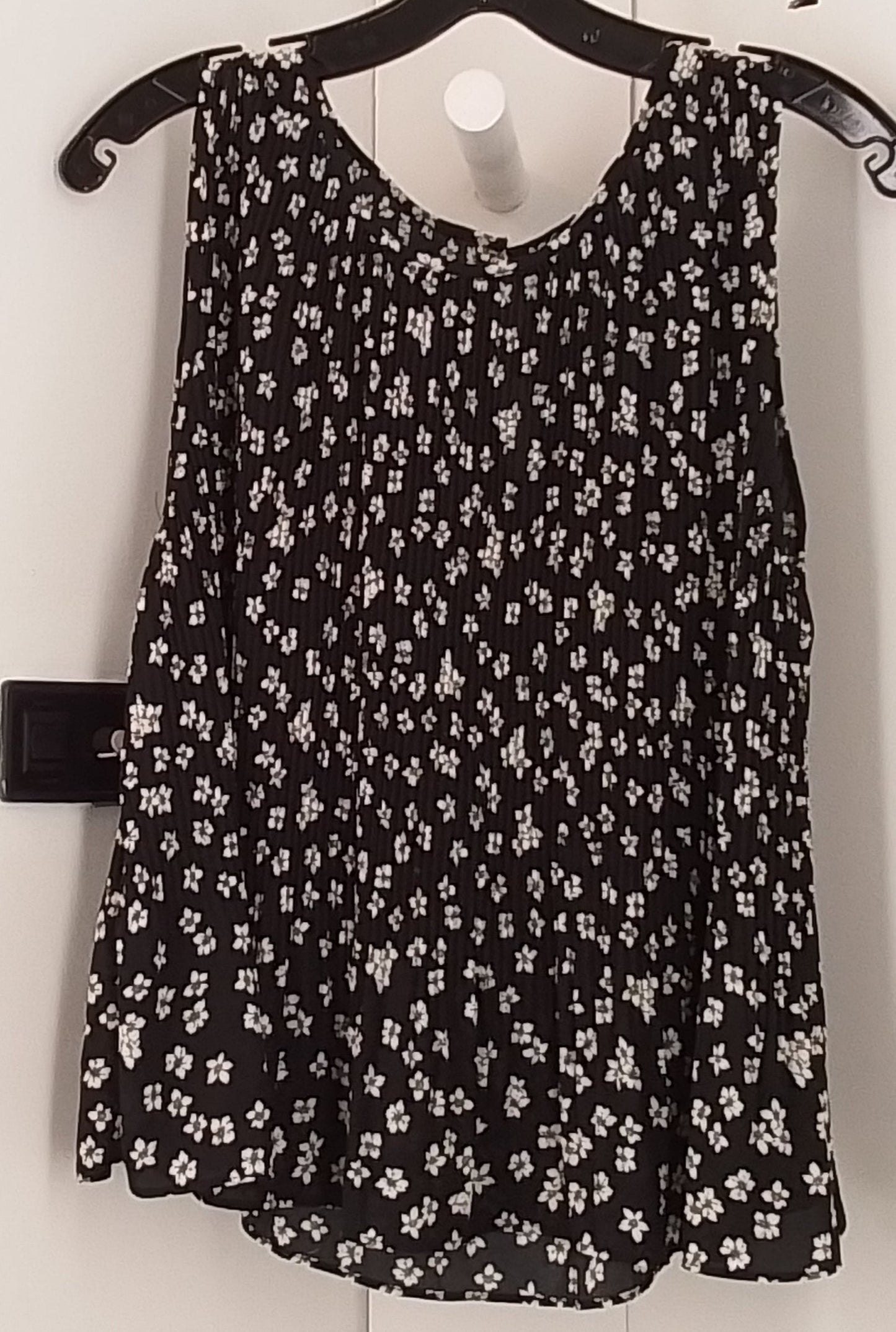 BB Dakota Women's Black Floral Tank Top