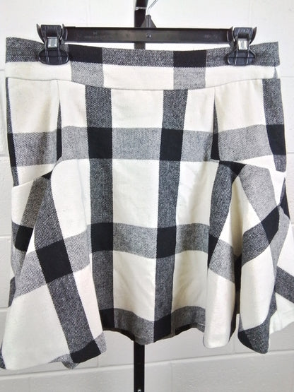 Banana Republic Skirt Sz 6 black and creme checkered