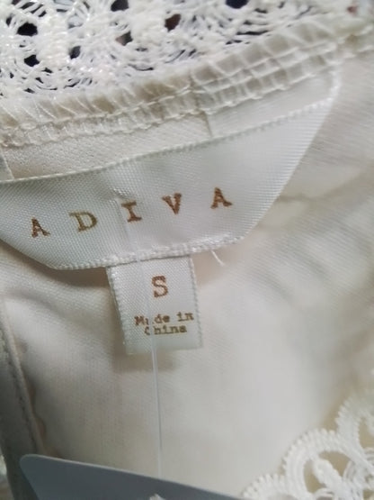 Adiva Sz  lace creme sleeveless blouse