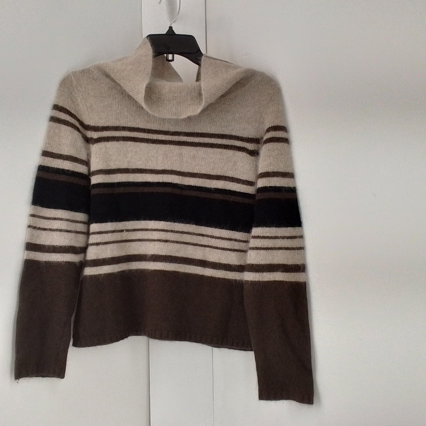 WOMEN SWEATER