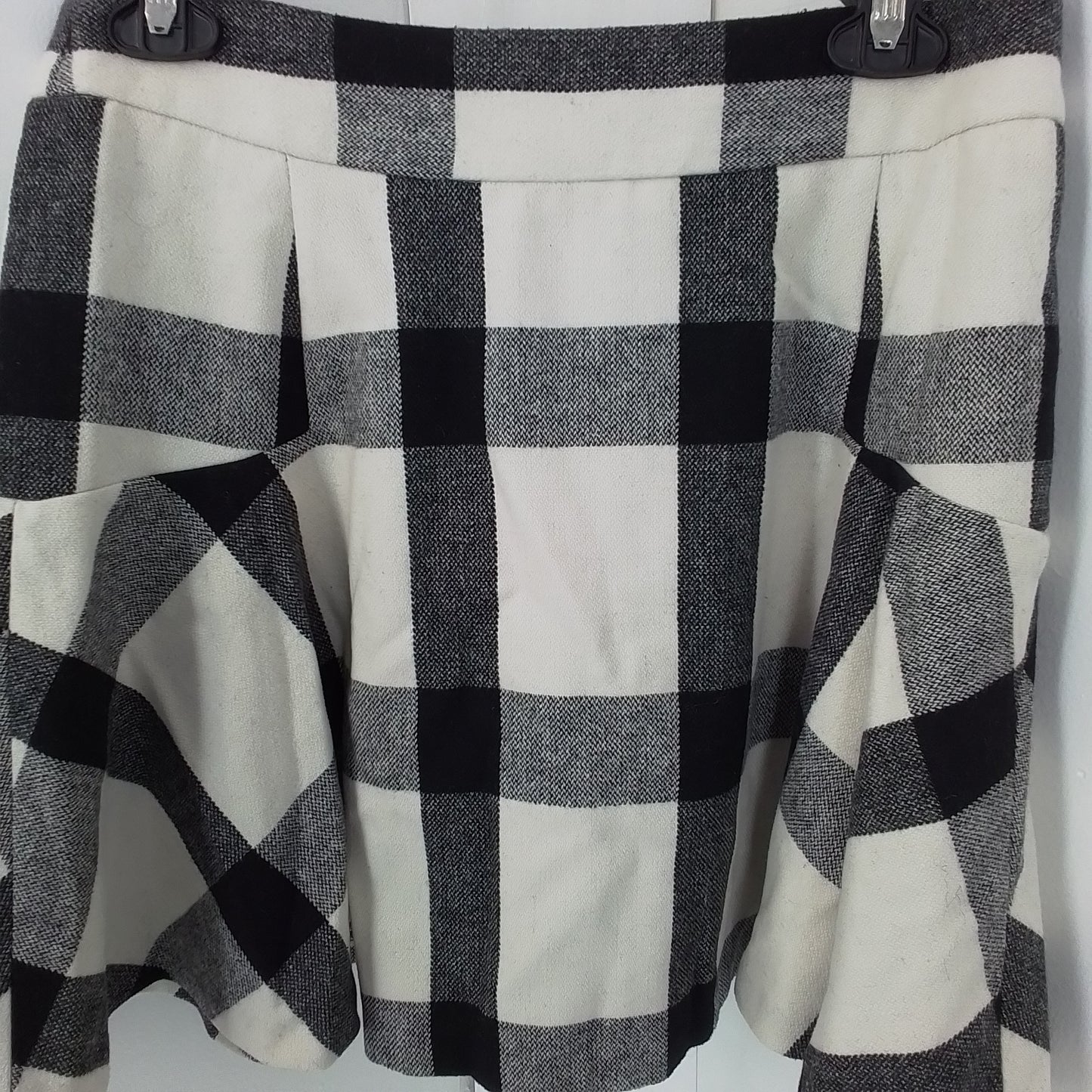 Banana Republic Womens White/Black Mini Skirt - Gently Used
