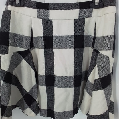 Banana Republic Womens White/Black Mini Skirt - Gently Used
