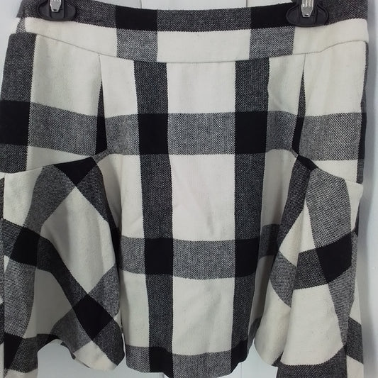 Banana Republic Womens White/Black Mini Skirt - Gently Used