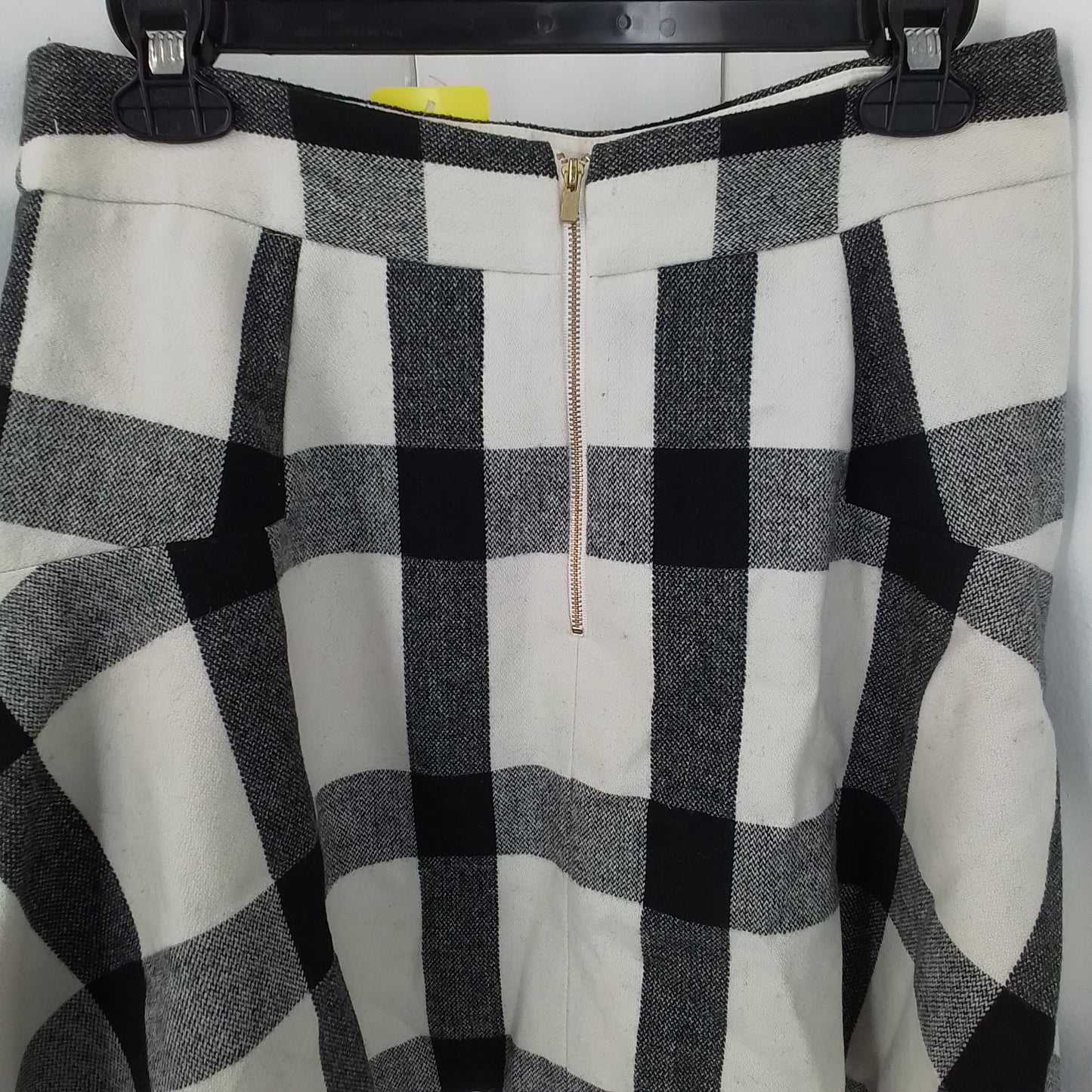Banana Republic Womens White/Black Mini Skirt - Gently Used
