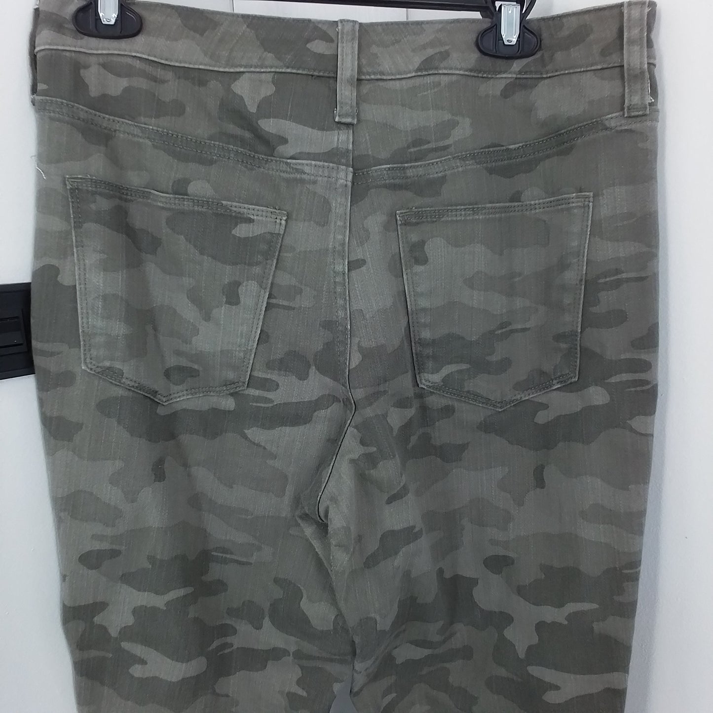 Universal Thread Women's Cotton Shirt - Camo Green, Size 8