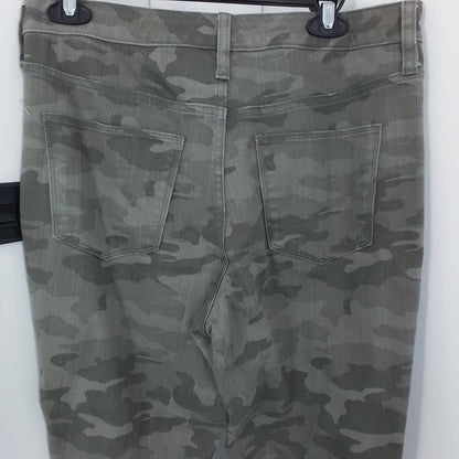 Universal Thread Women's Cotton Shirt - Camo Green, Size 8