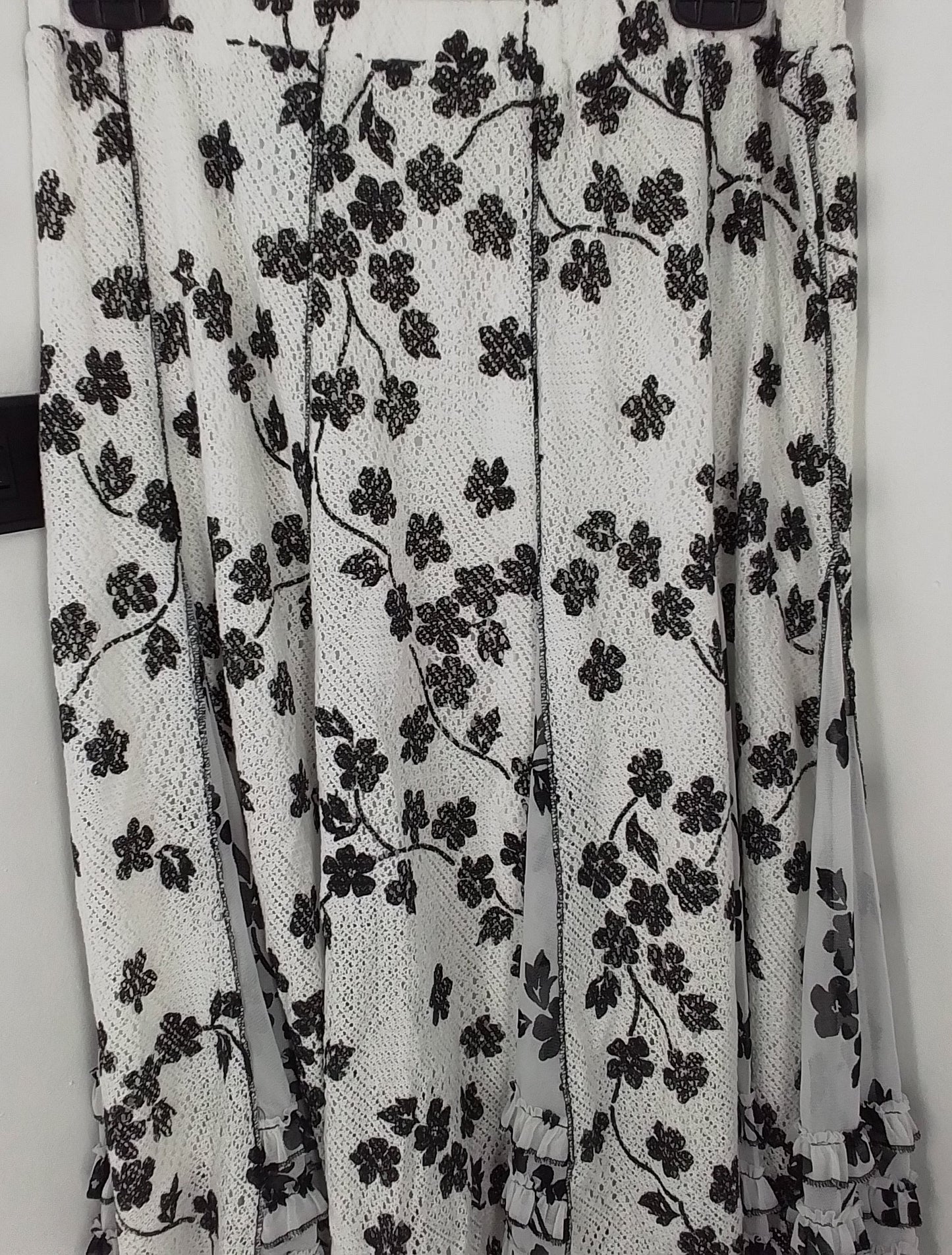 Coldwater Creek Women's Skirt - White, Black, Floral