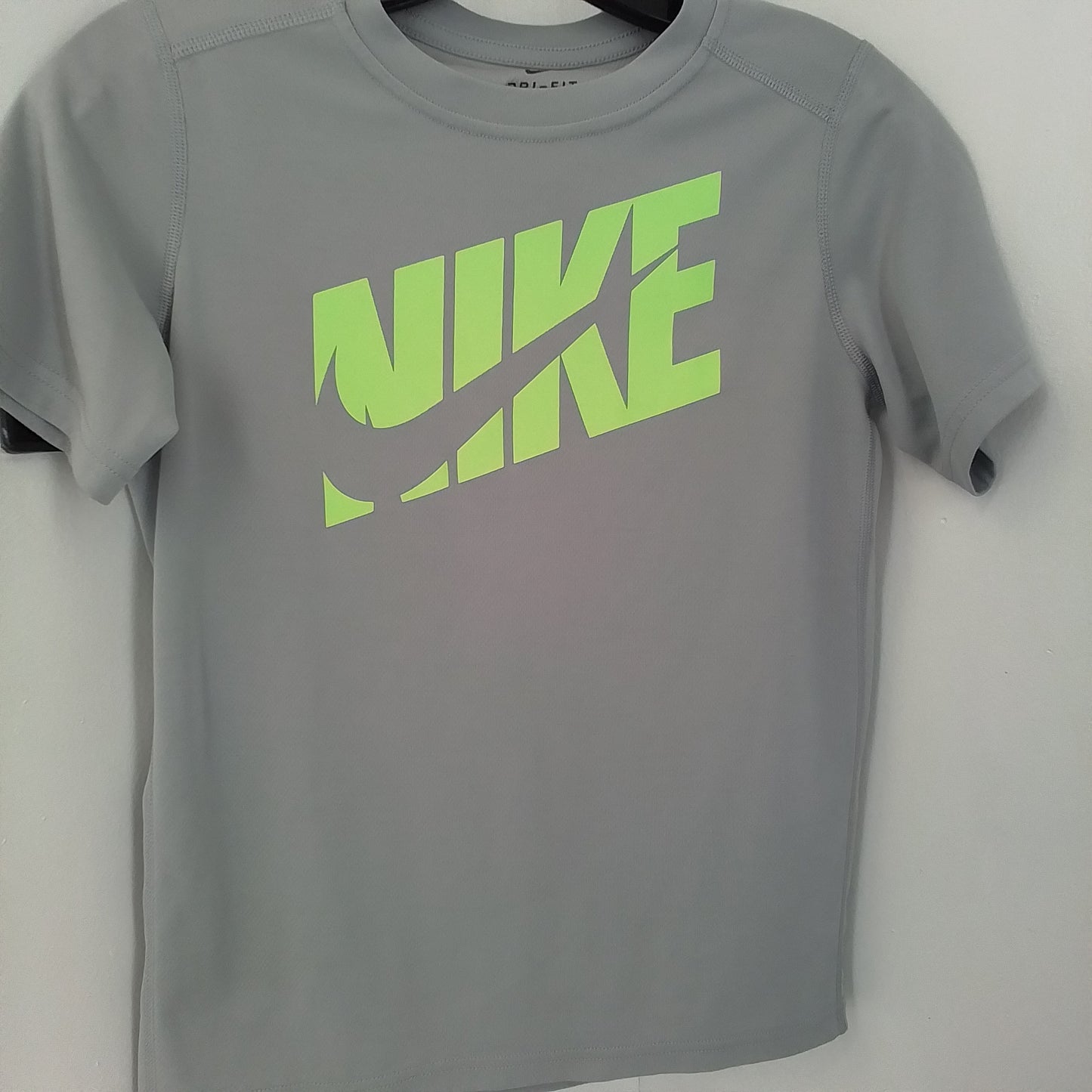 Nike kids Grey T-Shirt - Size M