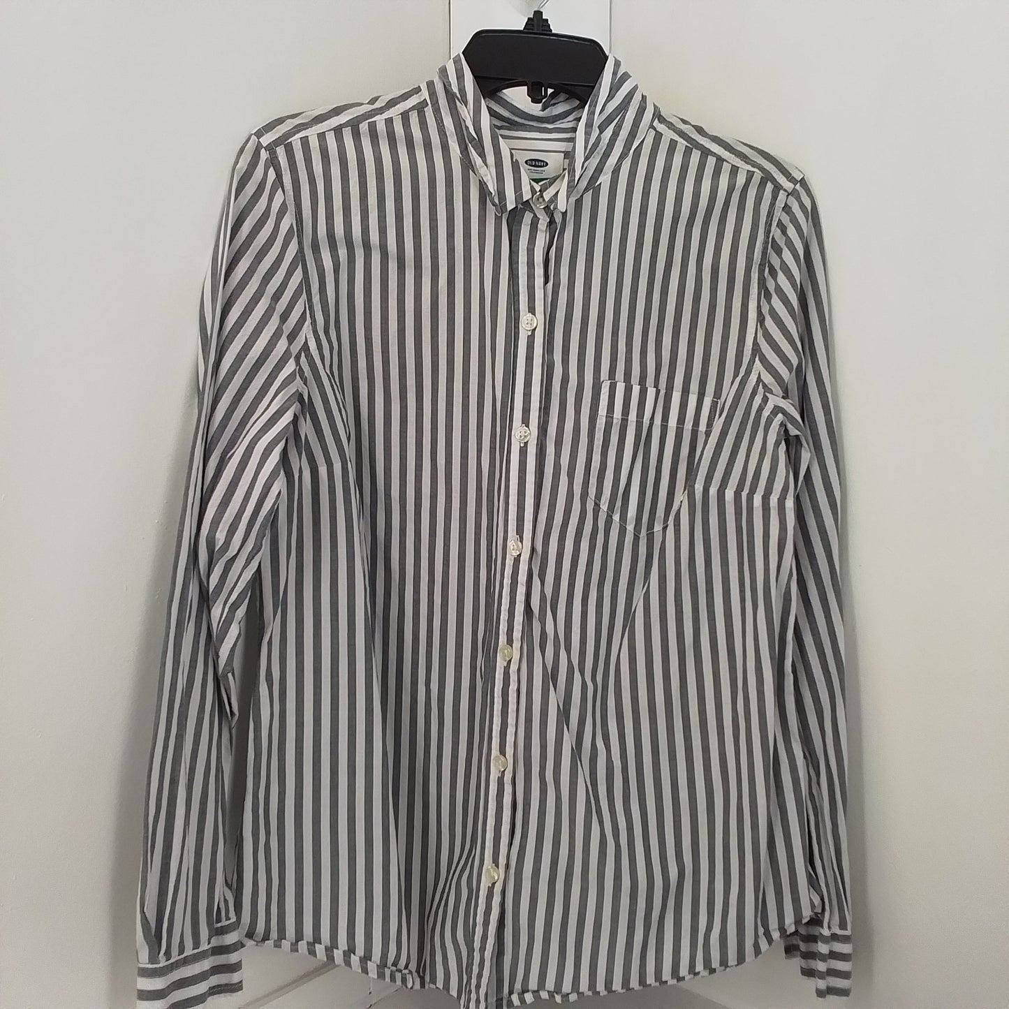 Kids Old Navy button up shirt L