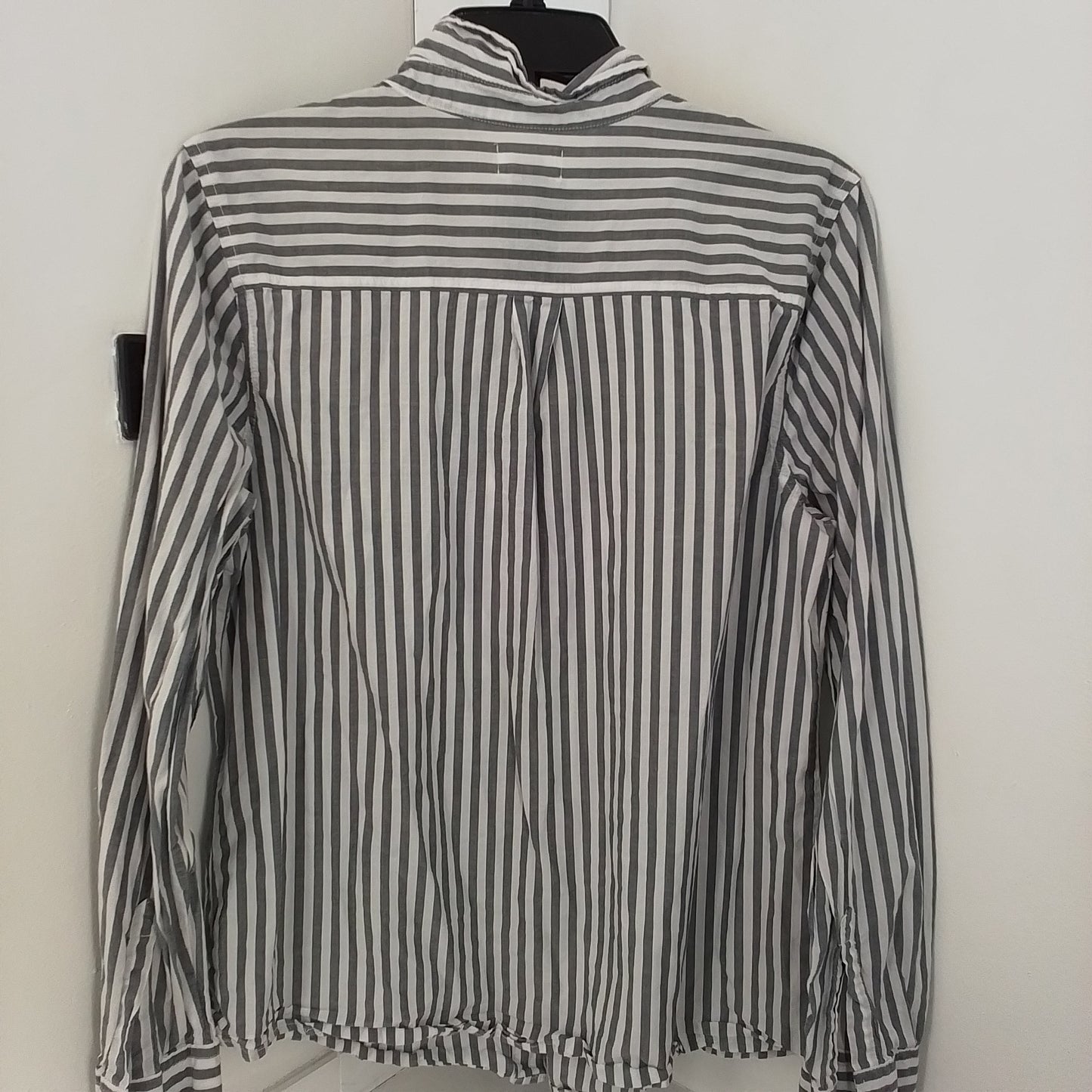 Kids Old Navy button up shirt L