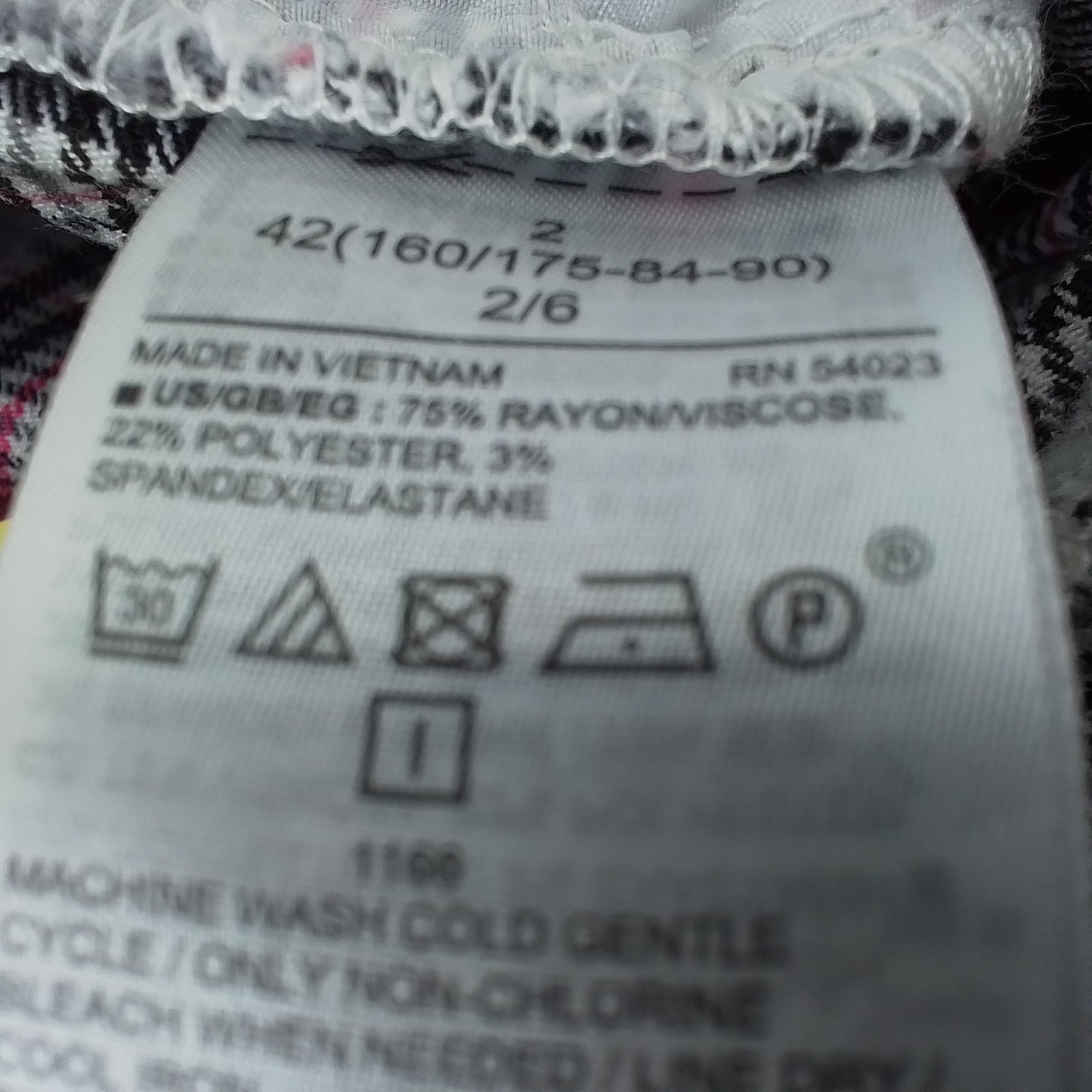 Gap Inc. Women's Pants - White, Black, Red, Stripes