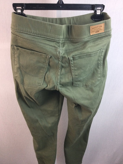 green levi pants