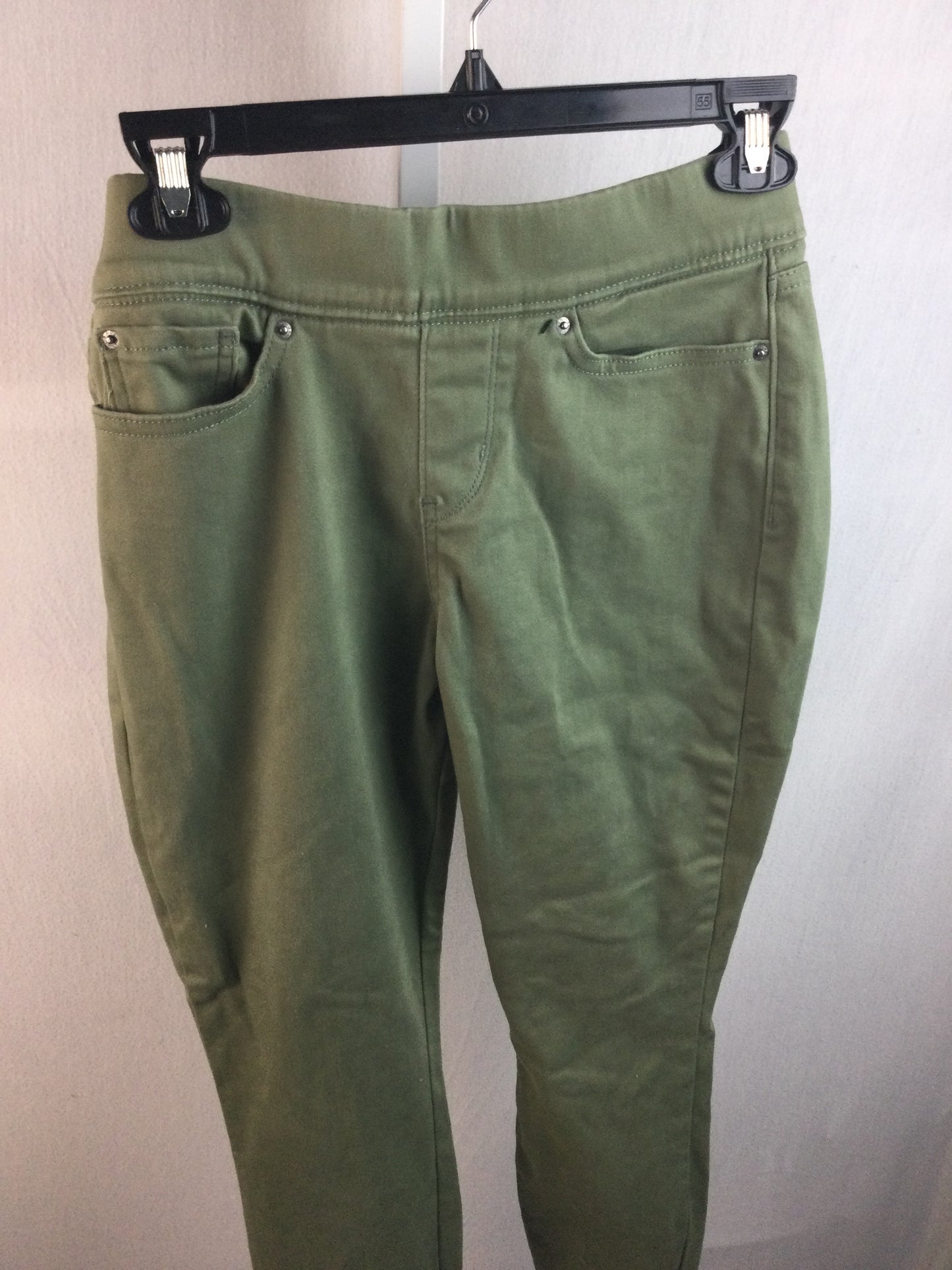 green levi pants